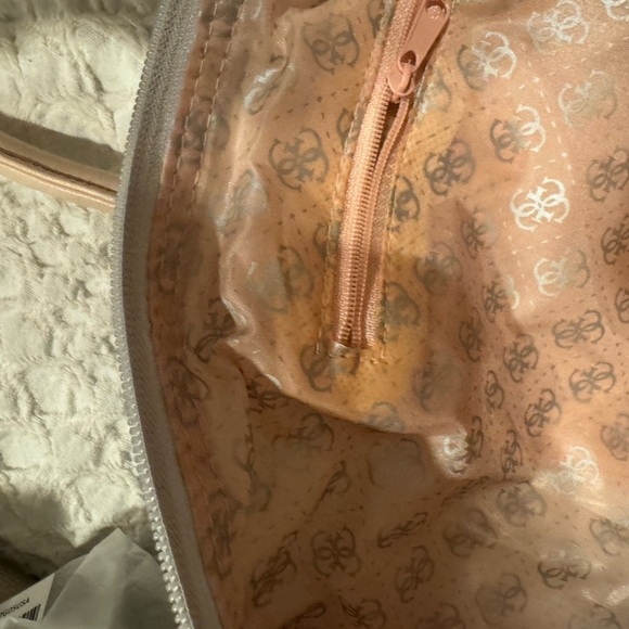 Handy Guess overnight bag pink, and gray - Picture 6 of 6